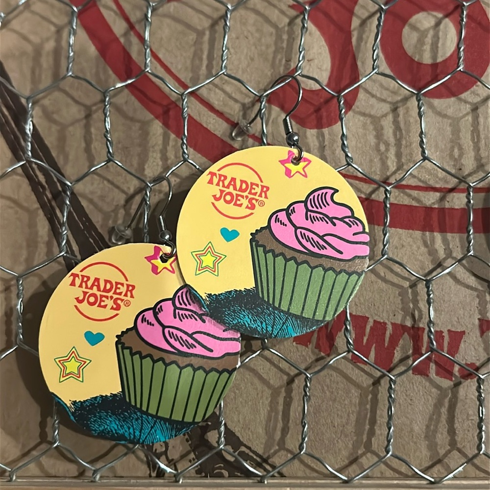 Trader Joe’s earrings circle cupcake recycled gift card